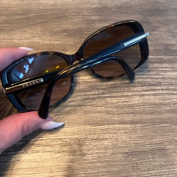 Prada sunnies - Picture 1 of 4